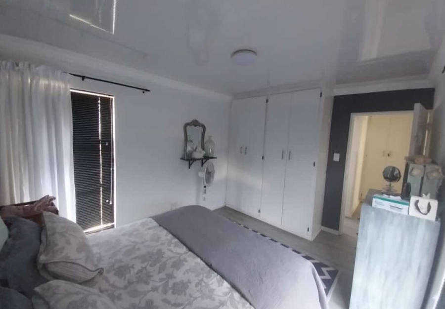 2 Bedroom Property for Sale in Langenhovenpark Free State